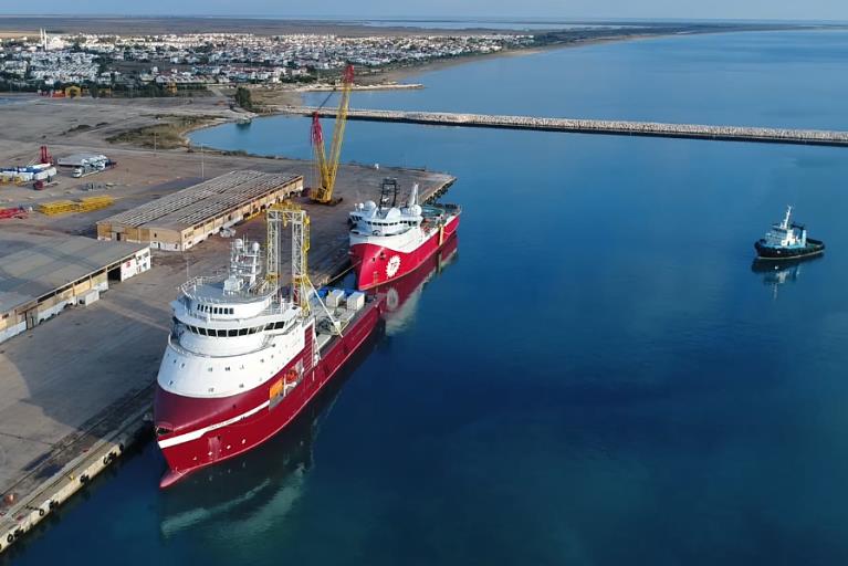 Dina Polaris docked with Geoquip Marine's GMTR120 offshore drilling rig