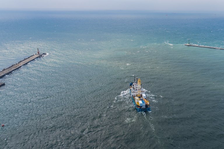 MV Investigator aerial view with the GMR300 drilling rig