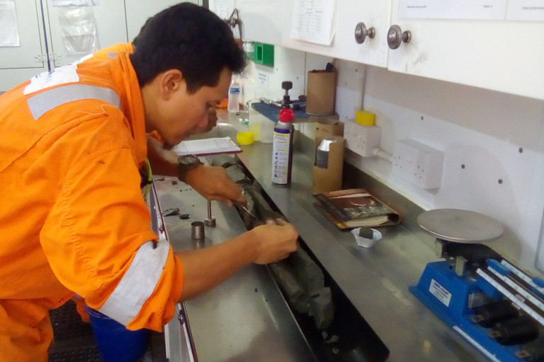 Geoquip Marine Dina Polaris Offshore Laboratory Geoquip Marine Dina Polaris Offshore Laboratory