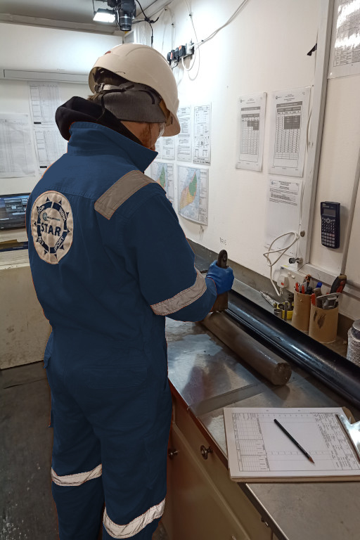 Geoquip Marine | Geoquip Speer with GMR302 Geoquip Speer onboard laboratory